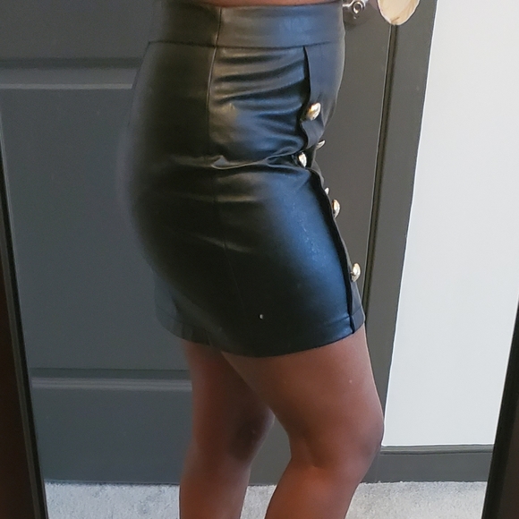 Faux leather skirt - Picture 2 of 4